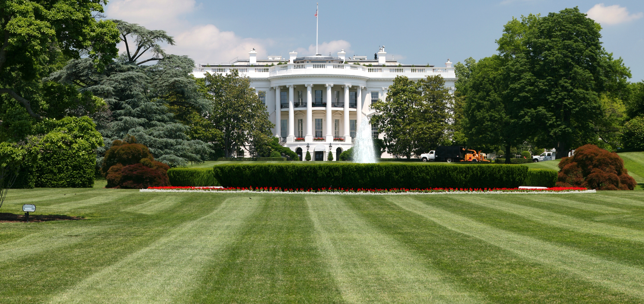 How much does a Zillow Zestimate say the White House is worth?